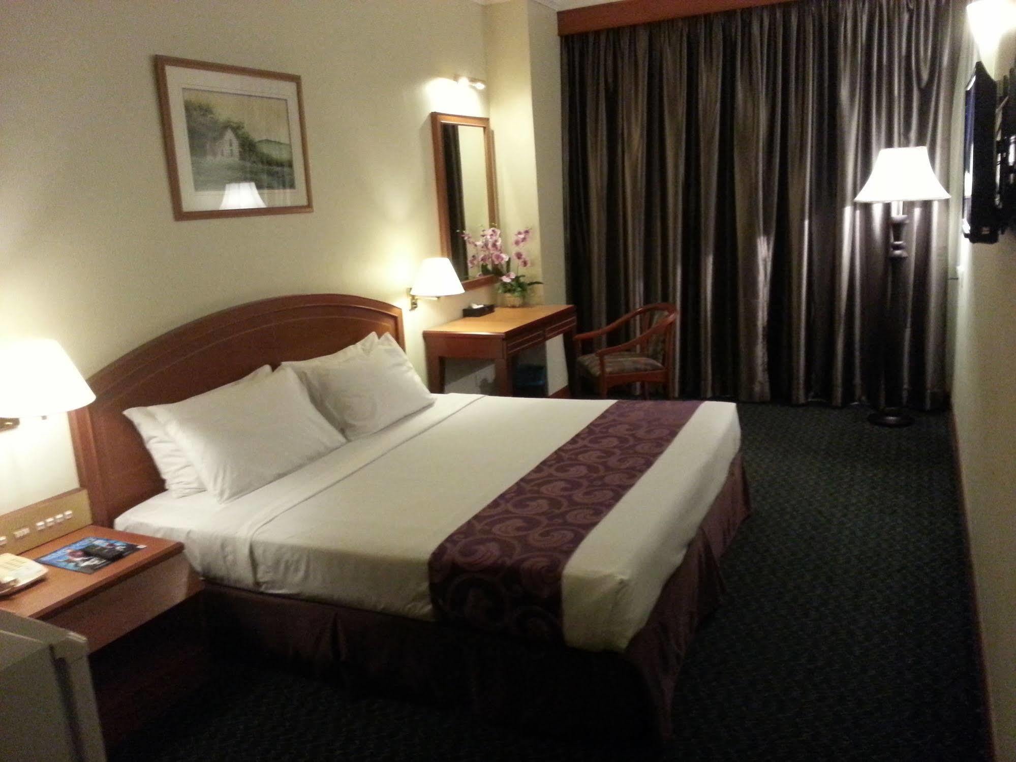 Orkid Hotel Melaka Экстерьер фото