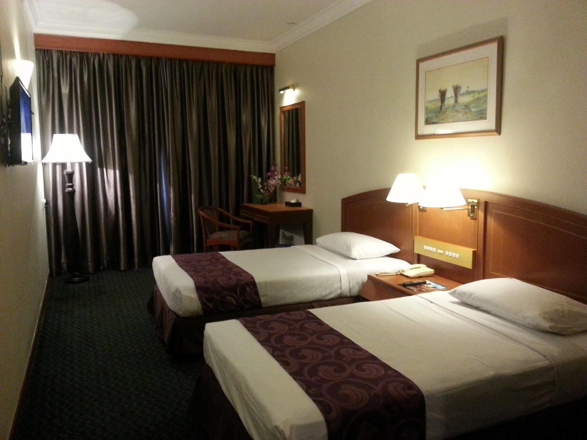 Orkid Hotel Melaka Экстерьер фото